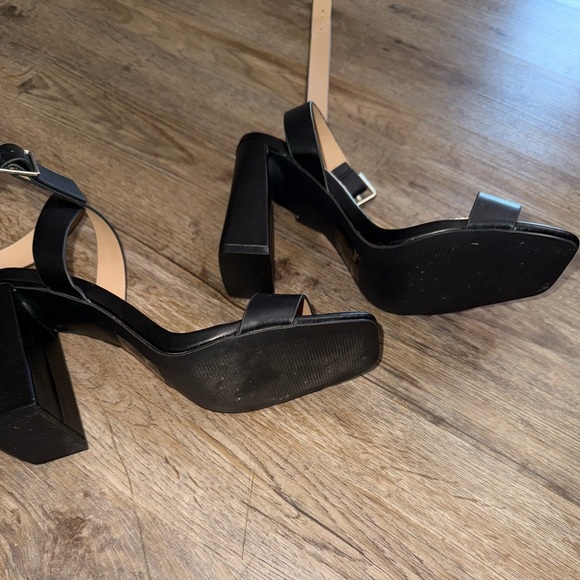 Qupid • Kancy Ankle Strap Heeled Sandals - Picture 6 of 8